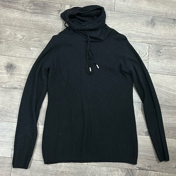 Cyrus Turtle Neck Knit - Picture 1 of 2